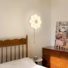 Lámpara de Pared para Dormitorio de Segunda Mano Flor de Margarita Pequeña Atmósfera Decoración de Sala de Estar Color Nogal Flor Cremallera Protección Ocular Lámpara de Pared de Fondo