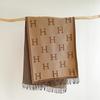 Bufanda de cachemir con letras de otoño e invierno para mujer, chal de borlas gruesas y sencillas que combina con todo, bufanda cálida de moda al por mayor