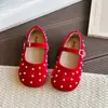 Sapatos de Couro para Meninas 2026 Outono Novo Sapatos de Princesa com Pérolas Solado Macio Antiderrapante para Crianças Médias e Grandes Mocassins Versáteis