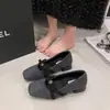 Zapatos Mary Jane Forrados de Piel de Camelia para Mujer, Nuevo Estilo Invierno 2026, Planos Cuadrados Pequeños Inspirados en Chanel, Zapatos Cálidos de Algodón Polar