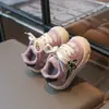 Tênis de bebê, temporada primavera e outono 2026, sapatos para meninos e meninas, sapatos casuais para caminhada estilo coreano, sapatos fofos e descolados para o dia a dia ao ar livre, sapatos de trilha