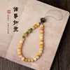 Cordão de celular Bodhi emparelhado com uma pequena fruta de bodhi amarela, uma nova corrente de celular estilo chinês e um acessório de pulso com contas estilo chinês