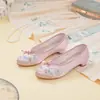 Zapatos Bordados Nuevos de Verano para Mujer Zapatos de Tela Old Beijing Estilo Étnico Tacón Bajo Estilo Chino Zapatos de Una Sola Capa Cheongsam Zapatos Puntiagudos Vintage