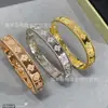Pulseira Kaleidoscope Vanjia Versão Larga Galvanizada Ouro Grosso Versão de Precisão Estilo Popular de Celebridade da Internet Ouro Rosa Venda Direta de Fábrica e Entrega