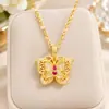 Una opción de regalo elegante y versátil: un collar de borla de mariposa con cobre chapado en oro, que ofrece un ajuste lujoso y cómodo que cae maravillosamente alrededor del cuello. Disponible en stock y listo para envío inmediato