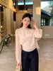 Xiu Xixi 2026 Primavera Novo Estilo Coreano Elegante Ombro a Ombro Chiffon Manga Longa Camisa com Laço Top 89679