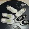 Sapatos de malha rendada respiráveis para mulheres, novos tênis casuais de verão slip-on com sola macia, versáteis, de sola grossa, sapatos brancos de malha com lantejoulas