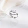 Anillo de Zirconia Nuevo Forma de Gota para Mujer Anillo con Colgante Triángulo Geométrico Lujo Ligero Estilo Frío Anillo para Dedo Índice de Celebridad de Internet Yi