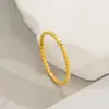 Anel quadrado fino minimalista feminino 18k ouro galvanizado anel de aço inoxidável preservação de cor atacado anel empilhado