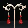 Pendientes de Arena de Cristal de Alto Contenido con Arena Granulada y Diseño de Corazón con Borde Dorado de Cinabrio para Mujer, Adecuados para su Año Zodiacal, Suministro Directo para Transmisiones en Vivo