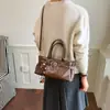 Bolso Tote de Color Sólido de Alta Gama para Mujer Modelo Nuevo 2026 con Decoración de Remaches, Bolso de Hombro Versátil de Gran Capacidad para el Trabajo