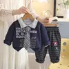 Conjunto de Ropa de Otoño para Niños 2026 Nuevo Moda Infantil Letra Corbata Manga Larga Conjunto de Dos Piezas Ropa de Bebé Primavera Otoño Tendencia