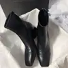 Punta cuadrada, tacón grueso, cierre trasero, tacón medio, elegante, diseño calado, tacón de forma única, botas de moda ajustadas