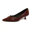 Nueva colección Primavera/Otoño 2026: Zapatos de tacón negros elegantes y sofisticados de tacón bajo, con punta fina estilo francés y apertura poco profunda, perfectos para un estilo versátil
