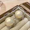 Grande pérola de alta qualidade agulha de prata em forma de C brincos grandes Pearl Female Niche Design 2023 novos brincos de estilo estrangeiro