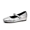 Zapatos Mary Jane Plateados Estilo Francés para Mujer Modelo Nuevo Verano 2025 con Aumento Oculto de Altura y Zapatos de Ballet Plegables para Abuela