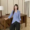Moda Feminina Outono 2026 Tamanho Plus Elegante Camisa Casual Leve Listrada com Gola Reversível Slim Fit Jovem