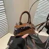 Bolsa de Concha Retrô Estilosa Europeia e Americana, Bolsa de Ombro Fashion e Elegante, Bolsa Transversal Versátil e Simples para Mulheres, Mini Atacado