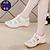 Sandalias transpirables de cuero suave versátiles para comercio exterior transfronterizo, zapatos casuales para mujer con suela suave y ligera, nuevos zapatos blancos de verano 2026