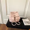 Mochila Feminina Bordada com Diamantes 2026 Nova Tendência Versátil para o Dia a Dia Mochila com Corrente Pequena para Viagem