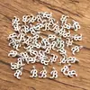 26 Colgantes Charms del Alfabeto Inglés Plata Antigua Venta al por Mayor DIY Aleación de Zinc Joyería Bolsos Accesorios para Teléfono Móvil