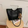 Bolsa de mão feminina transfronteiriça, de alta qualidade, fashion, nova coleção 2026, grande capacidade, casual, estilosa, bolsa tote simples, adequada para o trajeto diário