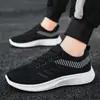 2025 Nuevos Zapatos Casuales Transpirables Zapatos de Moda para Hombre Color Sólido Simples Zapatos Deportivos para Hombre de Caña Baja Slip-On Comercio Exterior