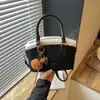 Bolsa de axila estilo retrô transfronteiriça, de alta qualidade para mulheres, nova coleção 2026, grande capacidade, pode ser carregada na mão, usada como bolsa de ombro ou como bolsa transversal, estilo bolsa de balde