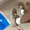 Sapatos Mary Jane de Pelúcia com Estampa de Leopardo Retrô para Mulheres, Coleção Outono/Inverno 2026, Antiderrapantes, Quentes, Fechamento com Velcro, Sapatos de Algodão Slip-On