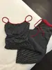 Pijama camisola casual retro de rayas finas para mujer, diseño fino de verano con ribete rojo, cómodo y casual conjunto de dos piezas para casa