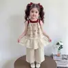 Conjunto de Jardineira Floral para Meninas Verão 2026 Novo Estilo Moda Coreana Fashionável Conjunto de Verão para Bebês Moda Infantil Conjunto de Três Peças