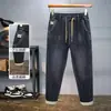 Novas calças casuais de outono e inverno, cintura elástica moderna, forradas com fleece, jeans de brim espessado, calças de algodão masculinas soltas stretch slim-fit