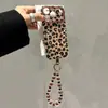 Nuevo brazalete de cuentas con estampado de leopardo, adecuado para fundas de teléfono Apple 18 Pro Max, diseño elegante y de alta gama para mujeres, también disponible para modelos 17/16