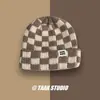 Gorro de punto a cuadros transfronterizo para mujer, diseño retro de bloques de color para otoño e invierno, circunferencia de cabeza grande, efecto adelgazante del rostro, con estampado de logotipo