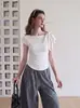 Sentido del diseño~Camiseta blanca de manga corta asimétrica de un hombro para mujer, agradable a la piel, con lazo de atar en un hombro, corte ajustado, favorecedora, 388