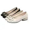 Zapatos casuales de cuero para mujer con suela blanda y tacón bajo, modelo nuevo de otoño 2026, con hebilla cuadrada, cuero suave, caña baja, poco profundos.