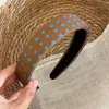 Faixa de cabelo larga retrô com bolinhas estilo coreano para mulheres, moderna e estilosa, projetada para realçar a aparência da linha do cabelo, adequada para o uso diário e adiciona um toque de elegância ao seu penteado