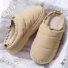 Chinelos de algodão impermeáveis com tecido de pluma para mulheres, para casa, interior no inverno, sola grossa, forrados com pelúcia, quentes, simples, impermeáveis, chinelos pós-parto para mulheres