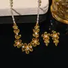 Conjunto de Joyería Transfronterizo: Accesorios de Cadena para Clavícula con Flor Amarilla Full Diamante, Collar y Pendientes Estilo Europeo y Americano, Joyería de Circonita Microincrustada para Mujeres