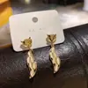 Pendientes Vintage Estilo Francés con Ojo de Gato Incrustado de Diamantes y Perlas, Pendientes de Lujo Ligero de Gama Alta, Exquisitos y Modernos Accesorios para Orejas Versátiles al por Mayor