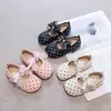Elegantes zapatos de suela plana para niña estilo princesa con lazo de lunares, nuevo modelo primavera y otoño 2026, zapatos Mary Jane de piel para bebés