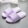 Chinelos de Casa Masculinos e Femininos Estilo Verão Novo da Moda, Chinelos de Banheiro para Casa Internos Antiderrapantes com Solado Macio para Casais
