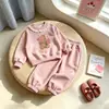 Conjunto de Ropa de Otoño para Niñas 2026 Nuevo Estilo Súper Lindo de Dibujos Animados con Encaje Sudadera Elegante Casual Conjunto de Dos Piezas para Otoño