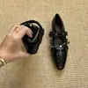 Sapatos Mary Jane com Rebites Estilo Britânico para Mulheres, Novo Modelo de Primavera com Bico Quadrado, Tira com Pedraria, Aumentadores de Altura, Sapatos de Salto Baixo Elegantes para Mulheres