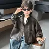 Chaqueta de cuero para niño 2026 nueva elegante de primavera y otoño estilo coreano con cuello alto de cuero PU moderna y genial