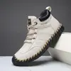 Botas Martin Masculinas de Cano Médio Transfronteiriças Outono e Inverno Novo Estilo Costura Manual Botas de Couro PU Solado Plano Antiderrapante Calçados Masculinos Casuais para Exterior