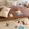 Lindo Set de Funda de Cama Bordada con Toalla Nairi de Lunares para Nieve, Juego de Cuatro Piezas, Funda de Edredón de una Pieza, Juego de Cama de Tres Piezas