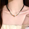 Exquisito y Elegante Collar de Cristal Blanco Iridiscente Espinela Negra Perla Estilo Coreano Moda Femenina Cadena para Clavícula de Perlas con un Toque de Elegancia