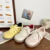 Tênis de Treino Alemão Rosa para Mulheres, Novo Estilo Outono 2026, Tênis Brancos Que Fazem os Pés Parecerem Menores, Versátil, Confortável, Esportivo, Tênis Casual Chic