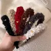 Faixa de Cabeça de Pelúcia Coração Dourada Outono e Inverno para Mulheres 2025 Nova Elegante Versátil Grampo de Cabelo Headwear de Alta Pressão Craniana